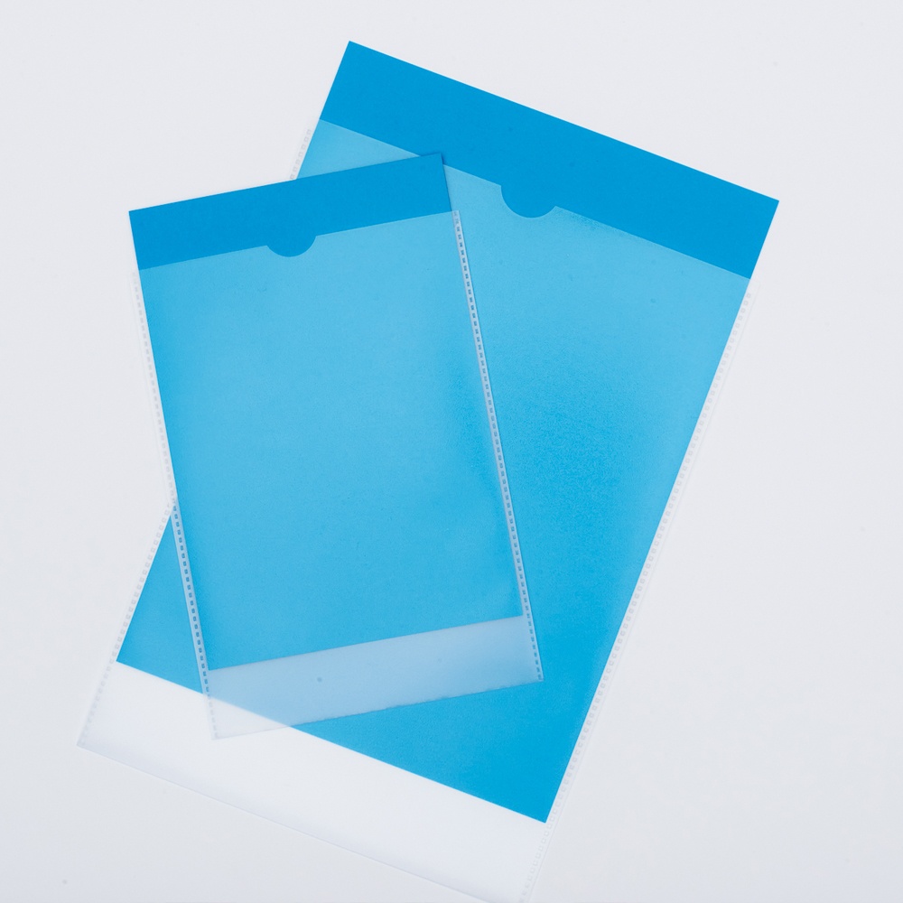 Klarsichttaschen A4 und A5 mit blauen Zetteln