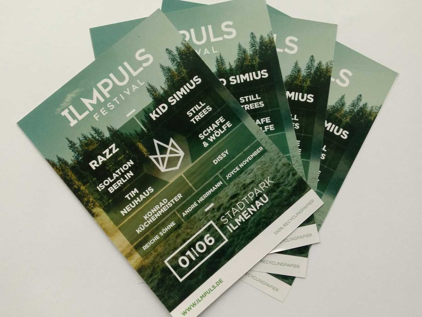 mehrere Flyer für das ILMPULS Festival