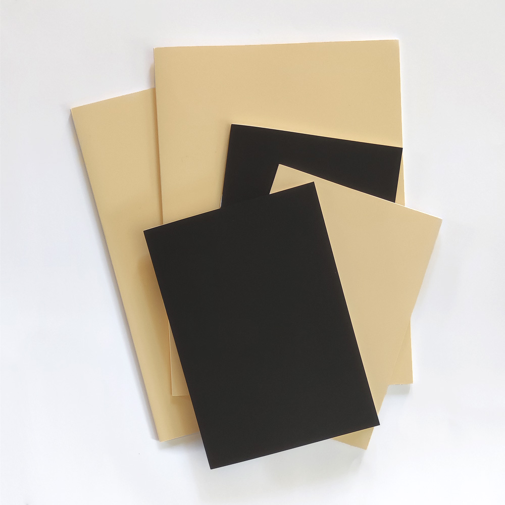 Notizheft aus Papierresten hergestellt