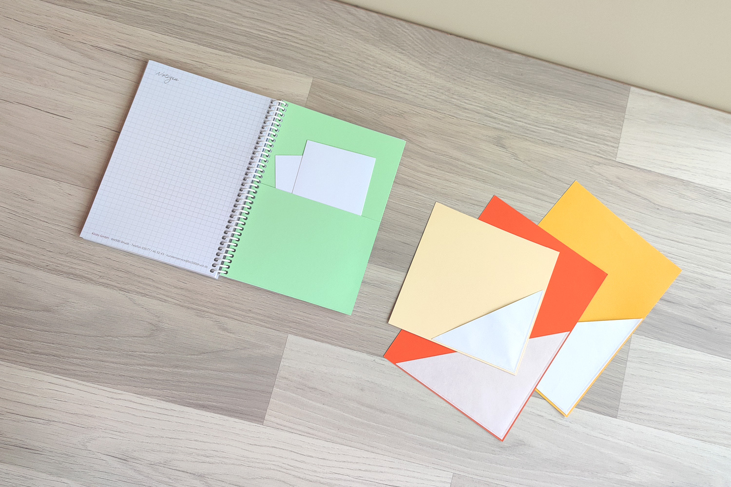 Entdeckt neue umweltfreundliche Papiertaschen und Klebeecken für Schulplaner. Erfahre mehr zu der nachhaltigen Alternative zu Plastik.